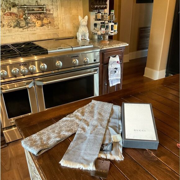 NWT & Box Gucci GG Printed Scarf 🧣 - Picture 1 of 10